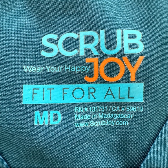 Scrub Joy fit for all unisex scrub top - Picture 3 of 3